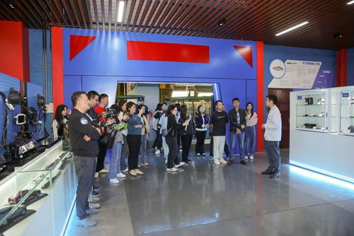 豪華座駕全面升級 行業(yè)頂尖AEB性能A級認(rèn)證，包牌包稅包保險(xiǎn)尊享方案，配專屬汽車裝飾壕禮